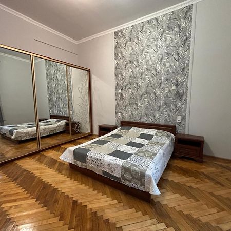 Айстра Apartment Лвив Екстериор снимка