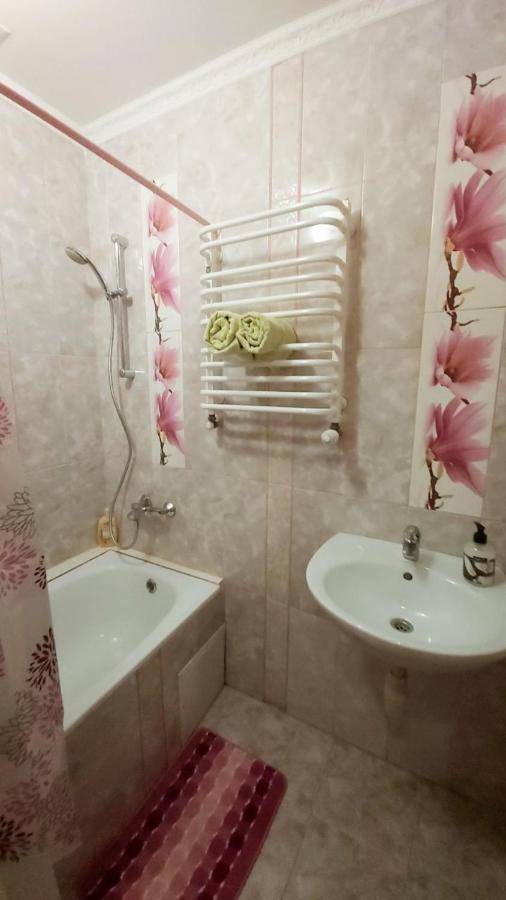 Айстра Apartment Лвив Екстериор снимка
