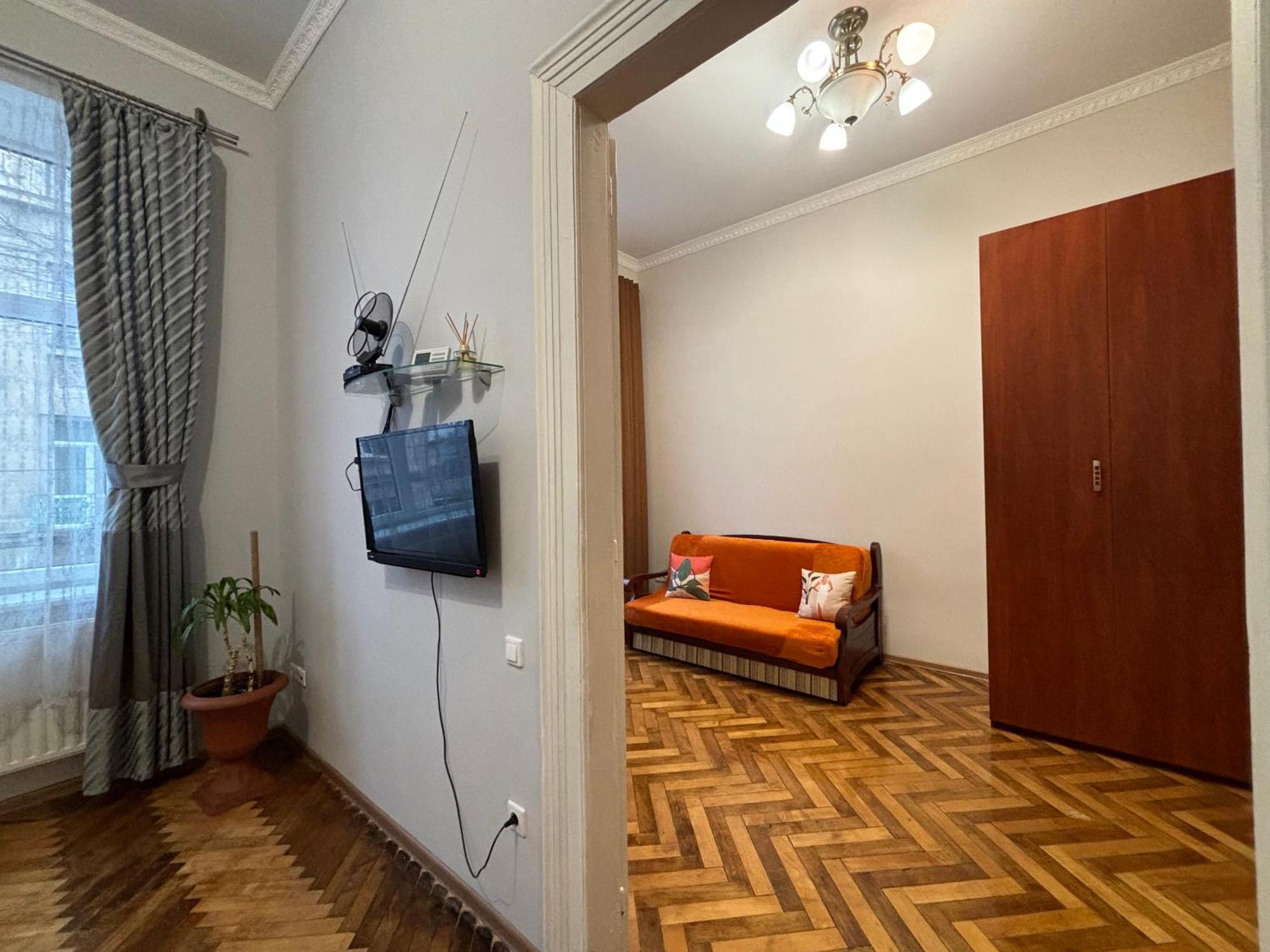 Айстра Apartment Лвив Екстериор снимка