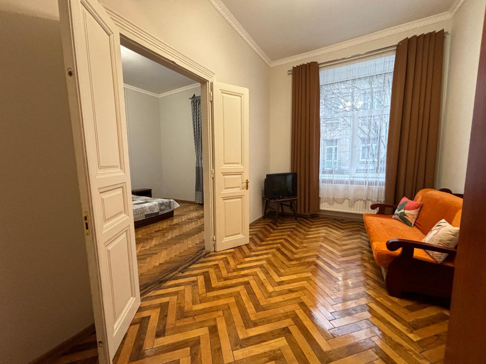 Айстра Apartment Лвив Екстериор снимка